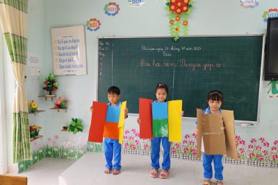 BÀI HỌC STEM  DỤNG CỤ GẤP ÁO KHỐI 1