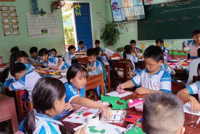 🎨 BÀI HỌC STEM: “BỘ DỤNG CỤ TÔ MÀU MỘT PHẦN MẤY” – KHỐI 3